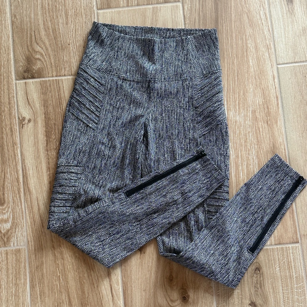 Women's Athleta Delancy Textured Leggings Zipper Ankle Black White XS